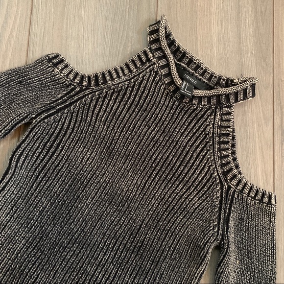 •NWOT•Cold Shoulder Sweater- Forever 21 - Picture 3 of 4